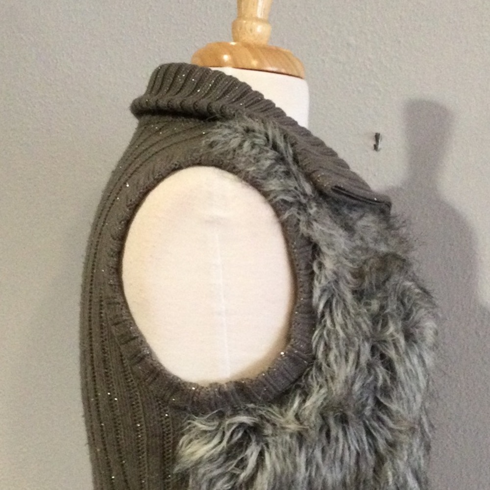 Justice Fuzzy Faux Fur Glitter Gray Full Front Zip Collared Vest 16 (Juniors) - Picture 7 of 16